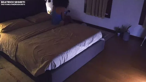 Faccio Sexting Con L'amante E Mi Masturbo Mentre Mio Marito Cornuto È Al Lavoro