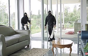 Lolly dames- robber gets free milf pussy