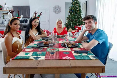 Bianca Bangs Isabella Jules Im Going To Ride You Like A Reindeer Stepbro (15-12-2025)