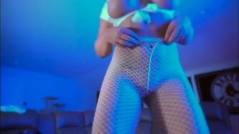 Big Ass on a white girl guaranteed to make you cum hard